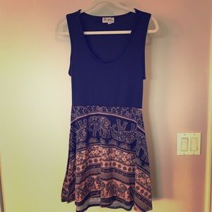 Dress with key-hole back